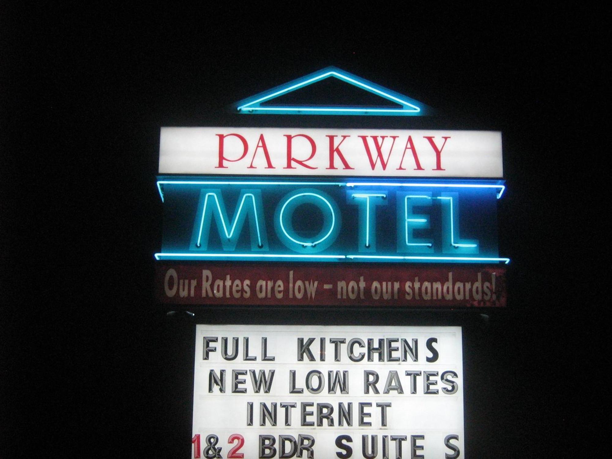 Parkway Motel & European Lodges Pincher Creek Exterior foto