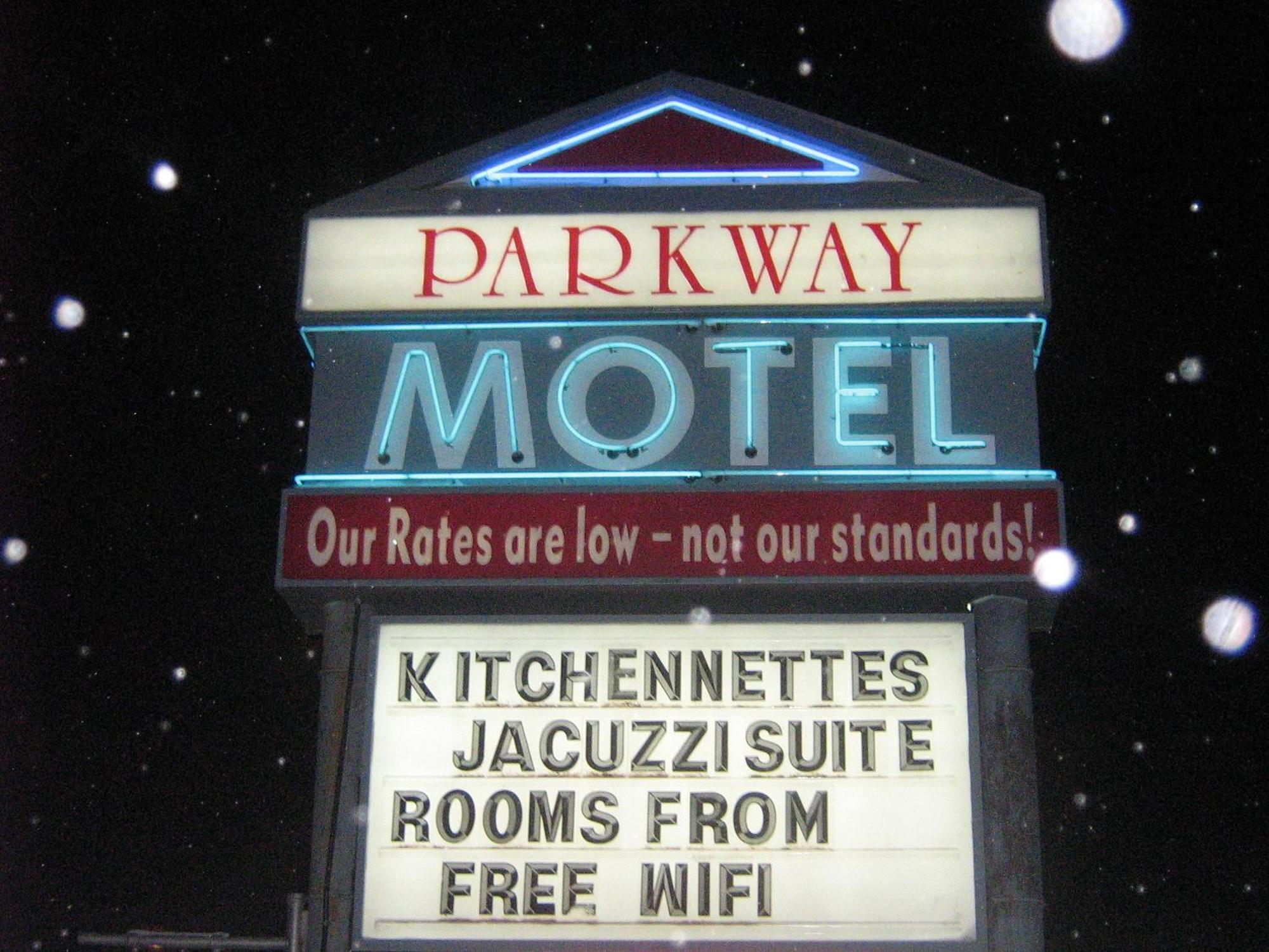 Parkway Motel & European Lodges Pincher Creek Exterior foto
