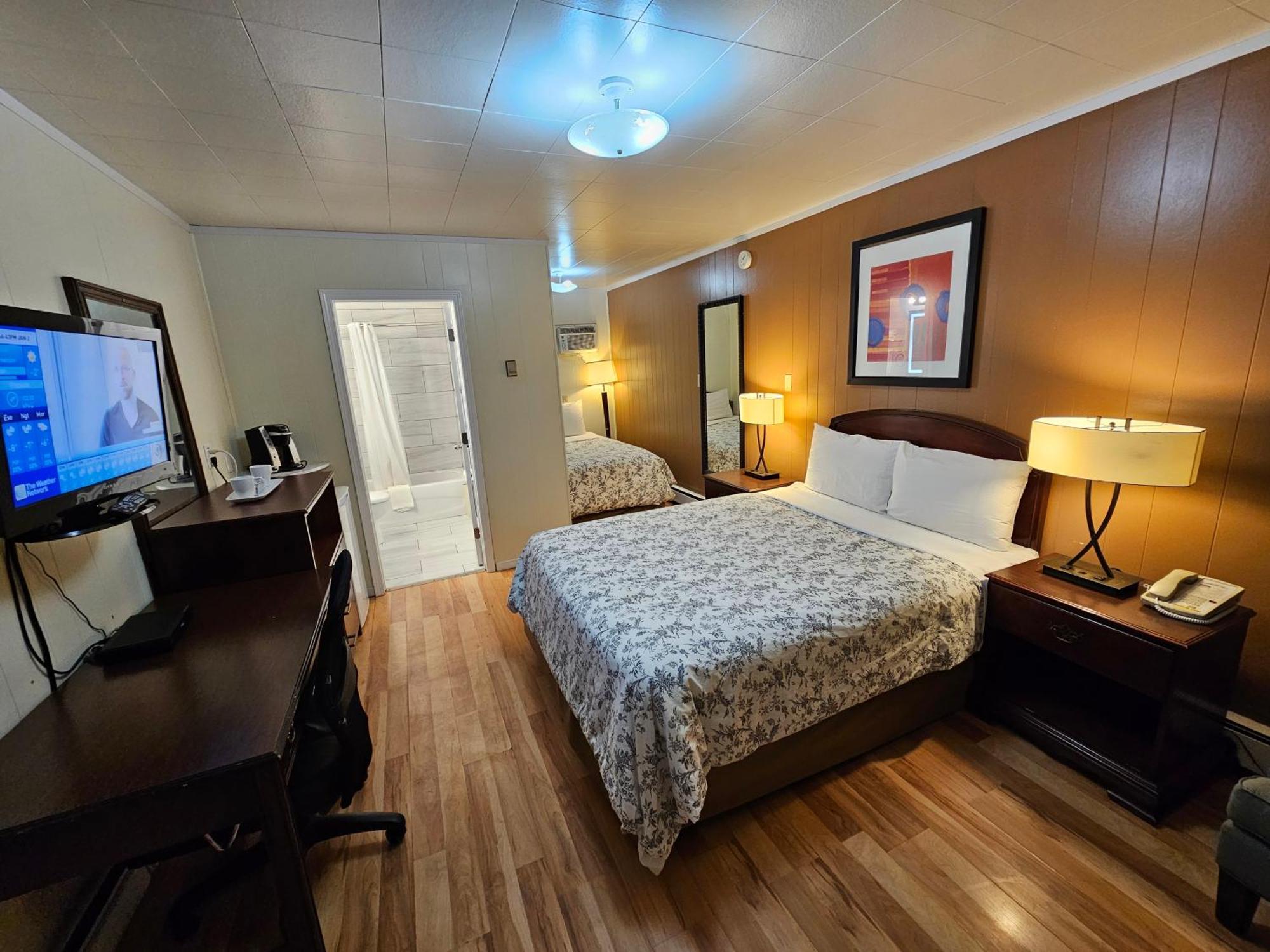 Parkway Motel & European Lodges Pincher Creek Quarto foto